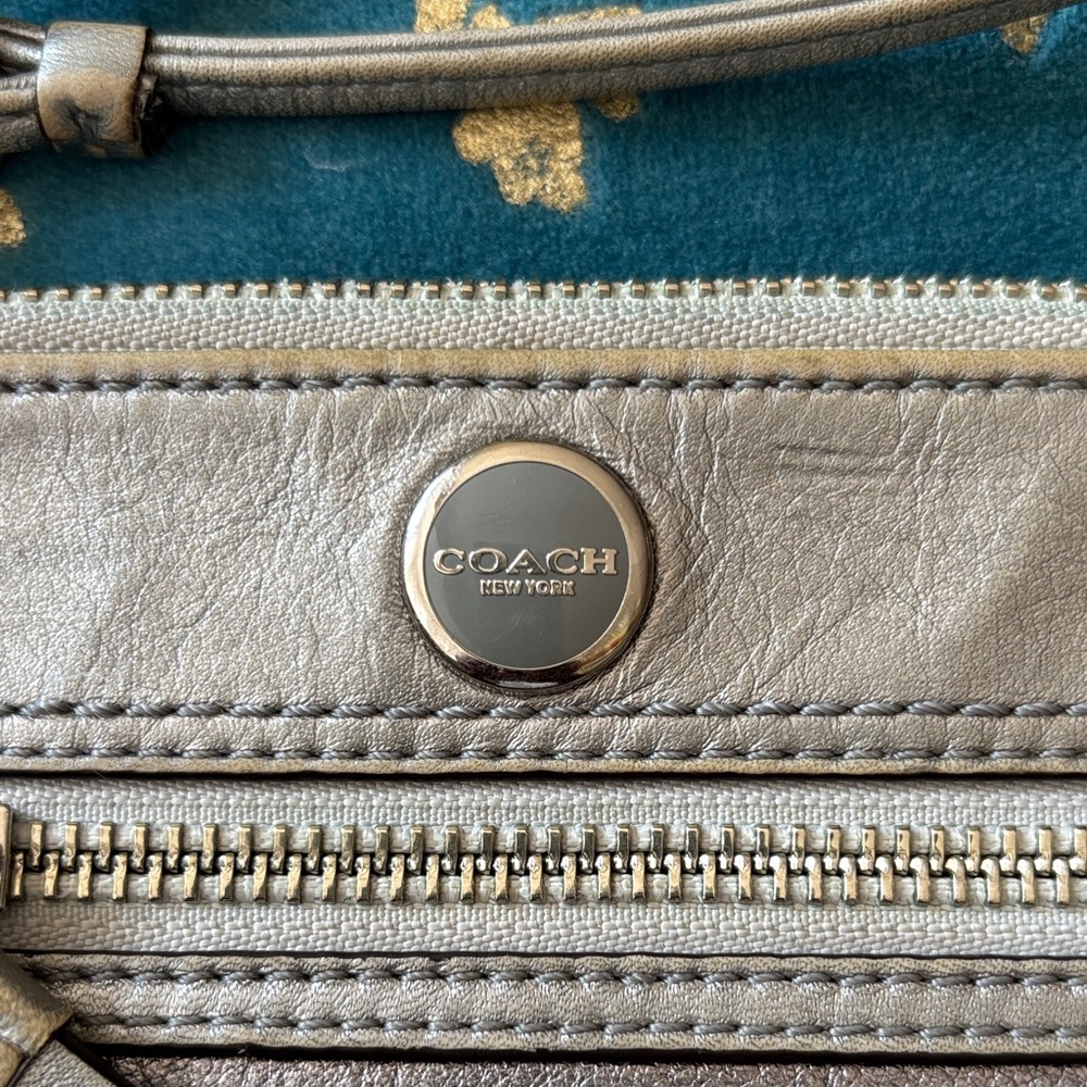 Coach Metallic Gold Leather Wristlet Clutch - Picture 2 of 9